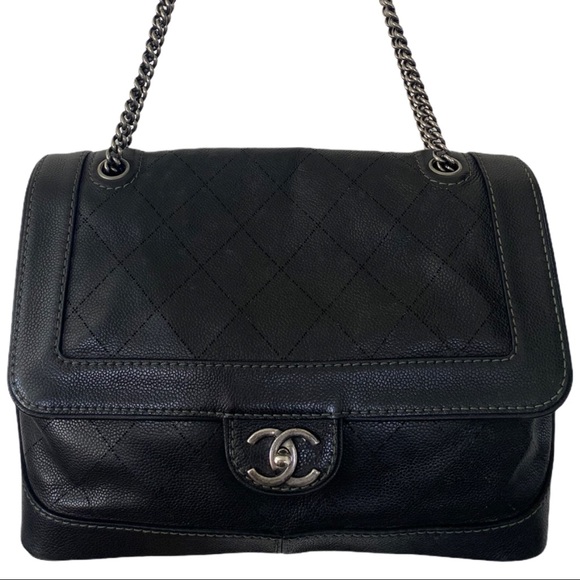 Authentic Chanel Chain Shoulder tote #01940 - Picture 3 of 16